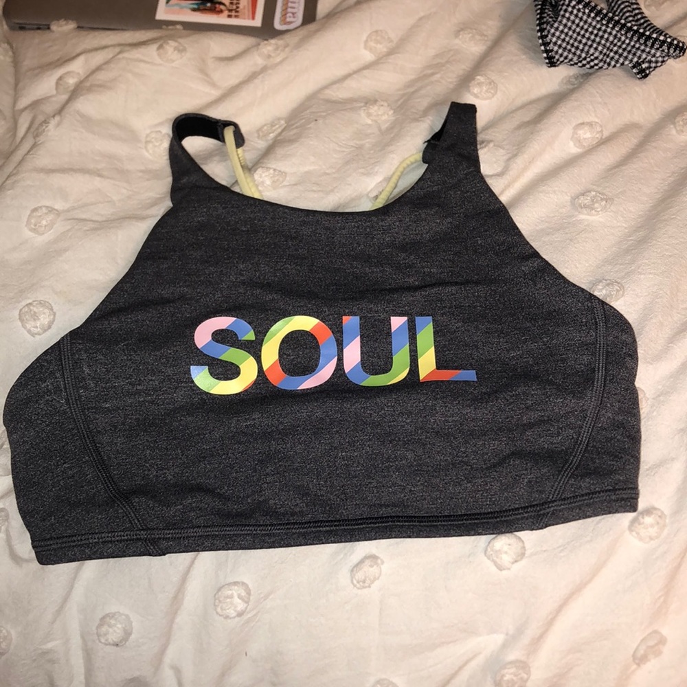 Lululemon sports bra